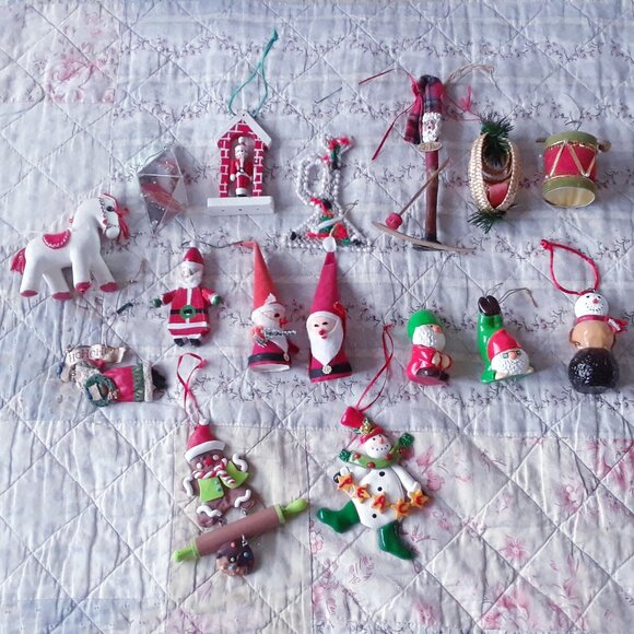 Lot of 16 Vintage Christmas Ornaments 50s 60s 70s 80s 90s - Picture 1 of 11